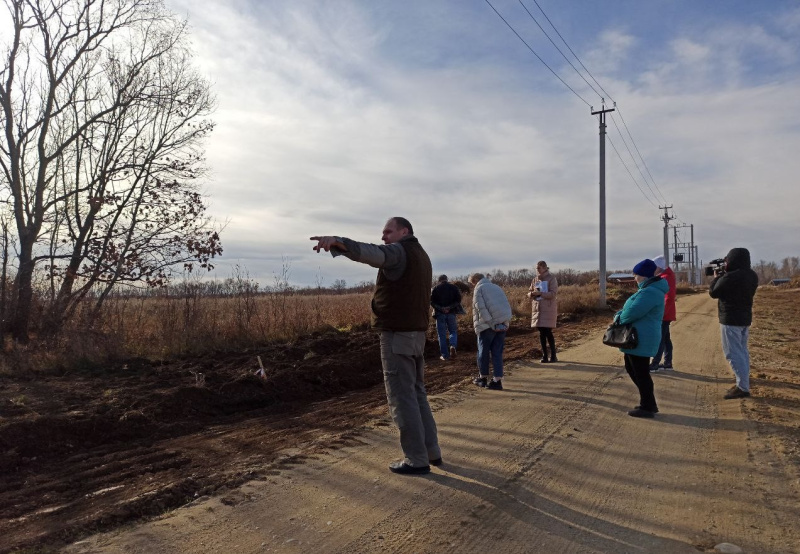 Благодаря помощи амурских властей многодетные семьи из Благовещенского района познакомились со своими будущими земельными участками - 2x2.su