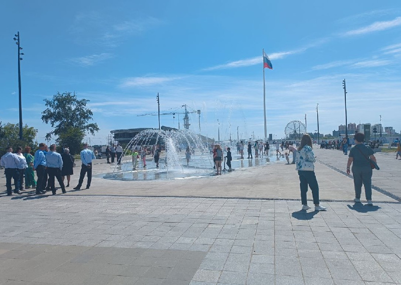 В Благовещенске на площади Ленина после ремонта открылась аллея фонтанов