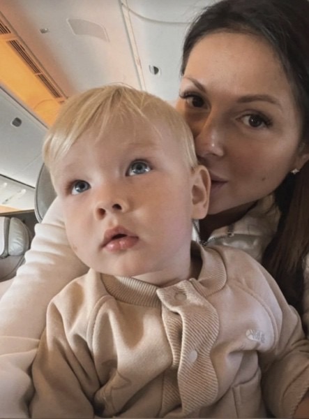 Певица Нюша показала фото маленького сына, с которым путешествует - 2x2.su картинка 2