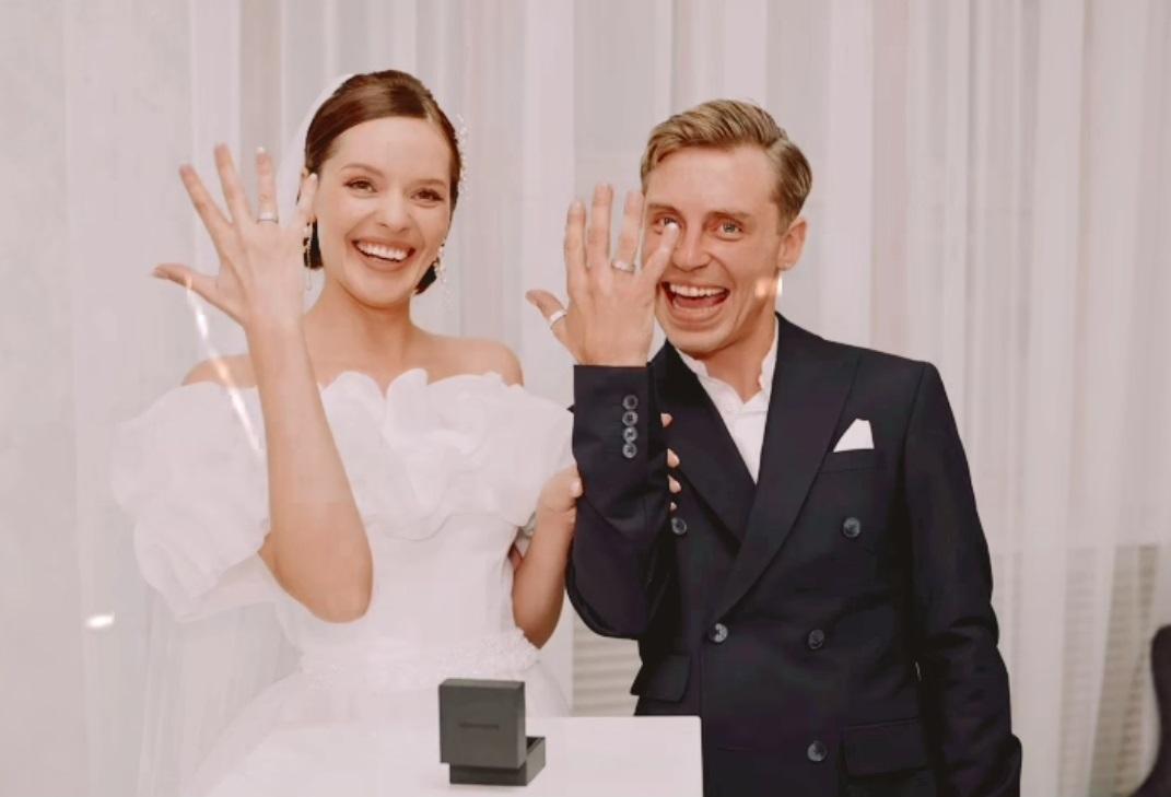 Александра Головина и его невесту раскритиковали за дешёвые свадебные наряды - 2x2.su картинка 5