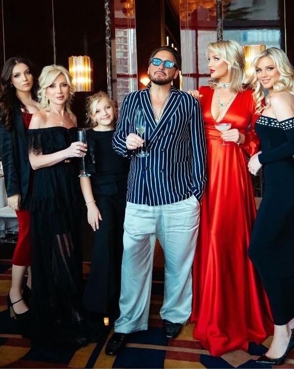 Редкое фото 14-летней дочери Стаса Михайлова обсуждают в Сети - 2x2.su картинка 3