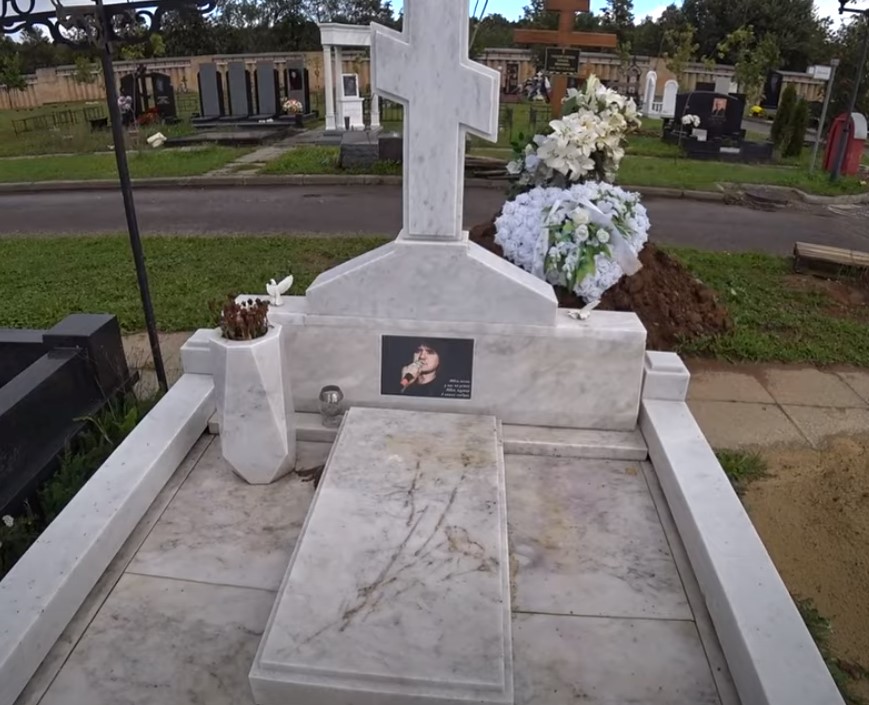 Заброшенная могила Евгения Осина расстроила его близких людей