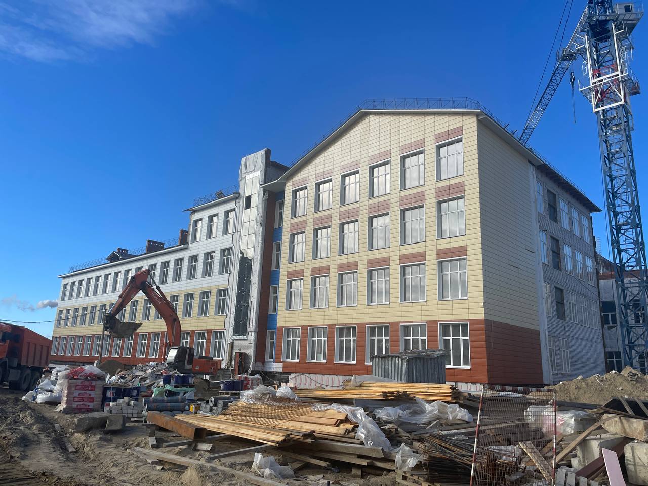 В рамках национального проекта «Образование» самая большая школа в Приамурье готова на 60% - 2x2.su картинка 3