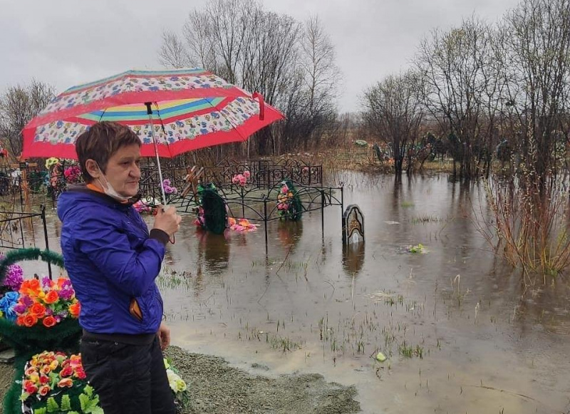После долгих дождей. Хабаровск 2014 наводнение кладбище.