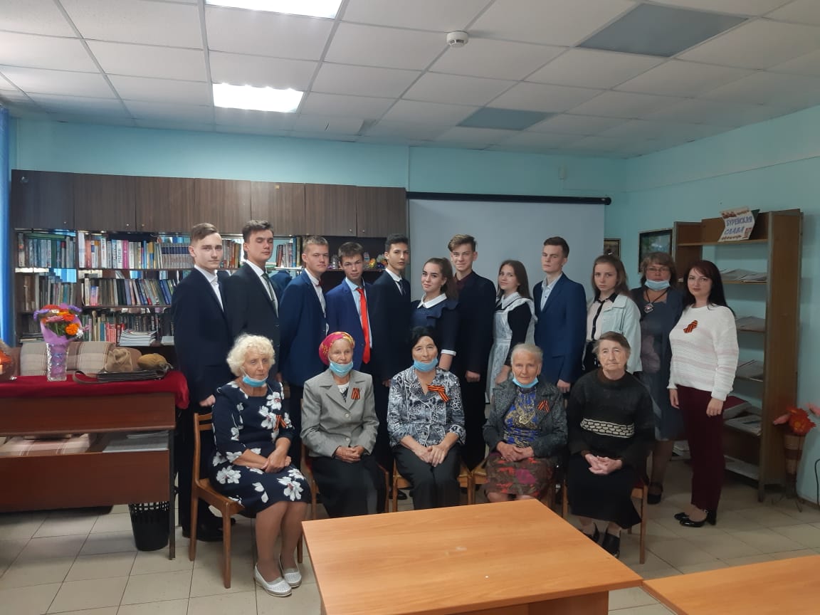 Школьники из Бурейского района помогают пенсионерам осваивать гаджеты - 2x2.su картинка 7