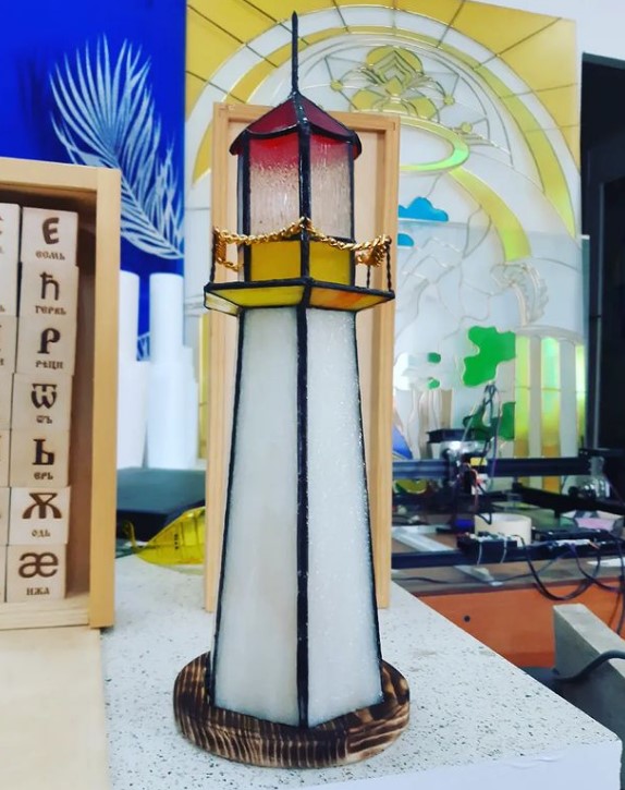 «Не каждому дано»: амурчанин мечтал о генетике, а стал популярным витражным мастером - 2x2.su картинка 8