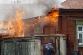 В Свободненском районе загорелись два жилых дома - 2x2.su