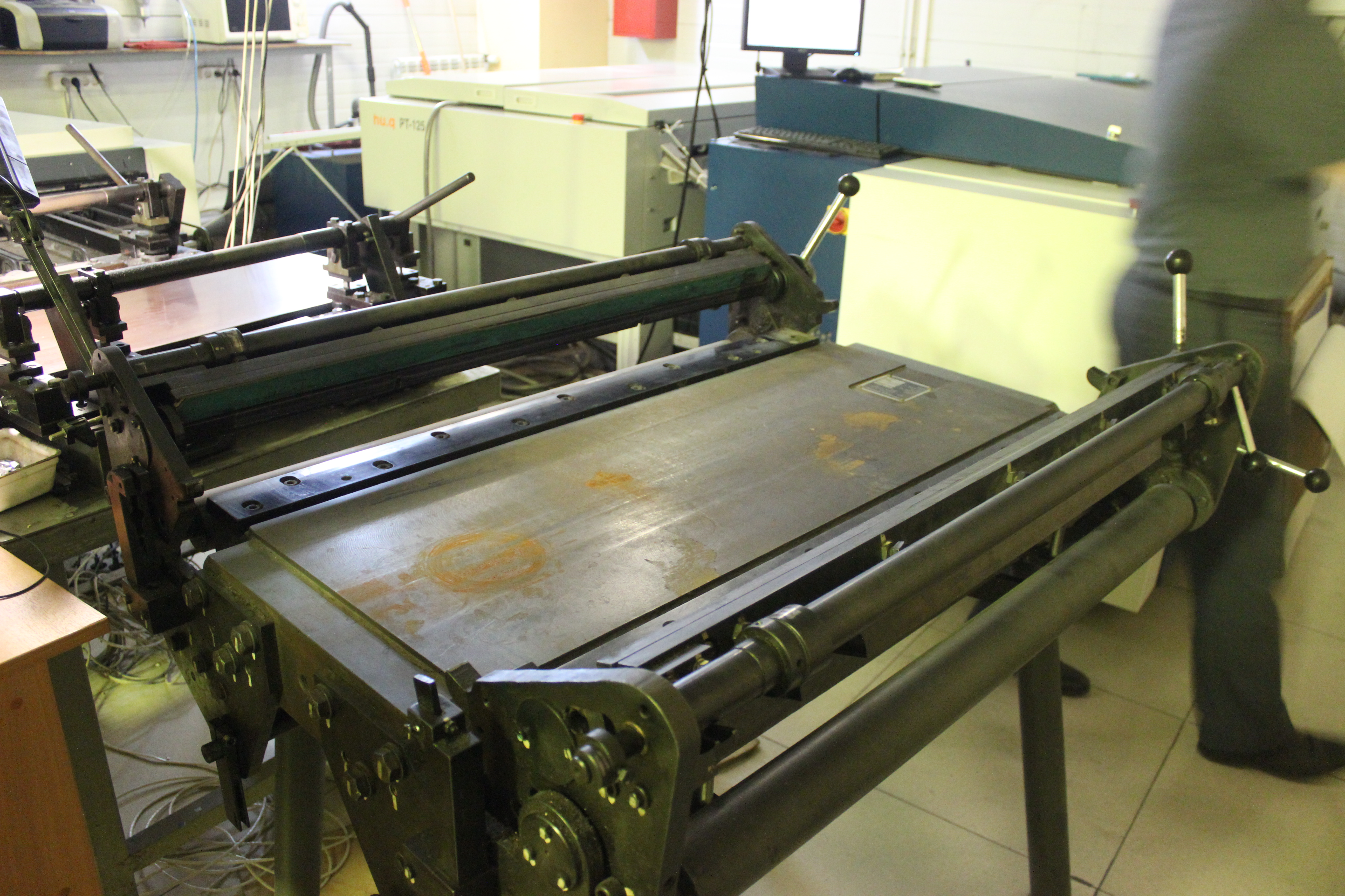 Типография изнутри: где и как печатают газеты, визитки, альбомы и книги для всего Приамурья - 2x2.su картинка 6