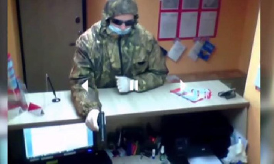 Житель Шимановска в медицинской маске грабил офисы микрозаймов - 2x2.su