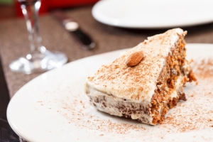 Готовим торт «Рыжик» с вареной сгущенкой - 2x2.su