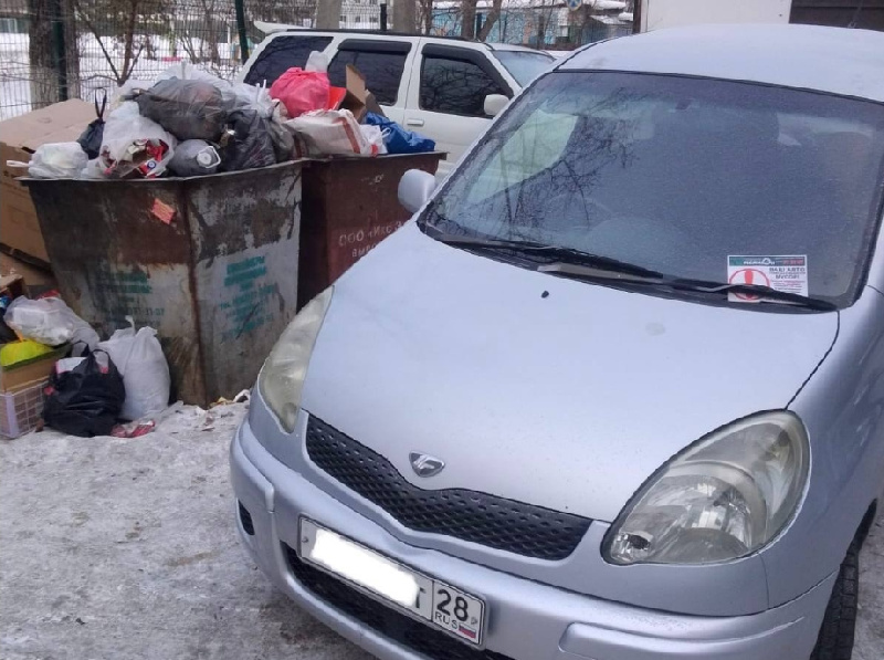 В Благовещенске водителей, которые мешают вывозу мусора, оштрафовали на 14 тыс. рублей - 2x2.su