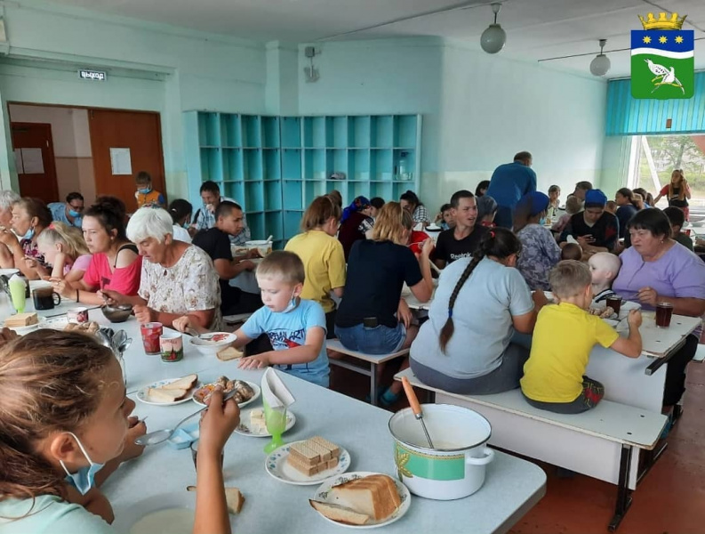 В пункт временного размещения привезли 45 детей из затопленных деревень - 2x2.su